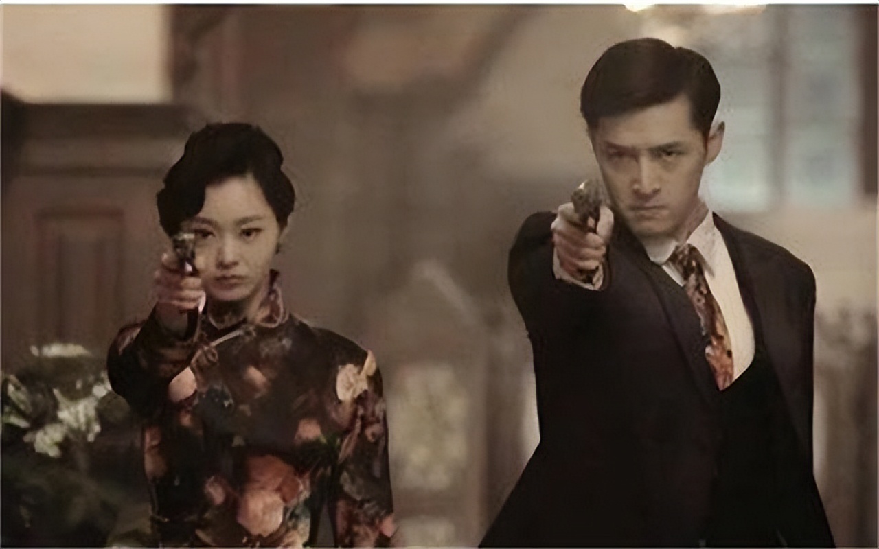 抗日中牺牲的军统女特务,军统女特务冒死救下地下党