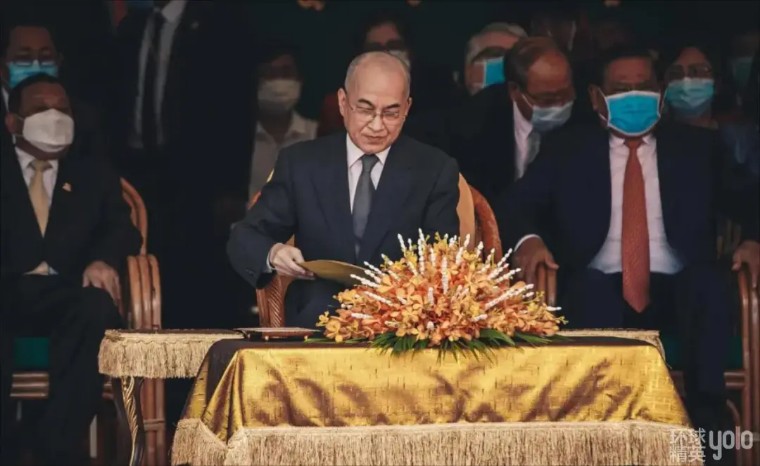 才华横溢，被迫继位，至今70不婚，柬埔寨国王西哈莫尼的传奇人生