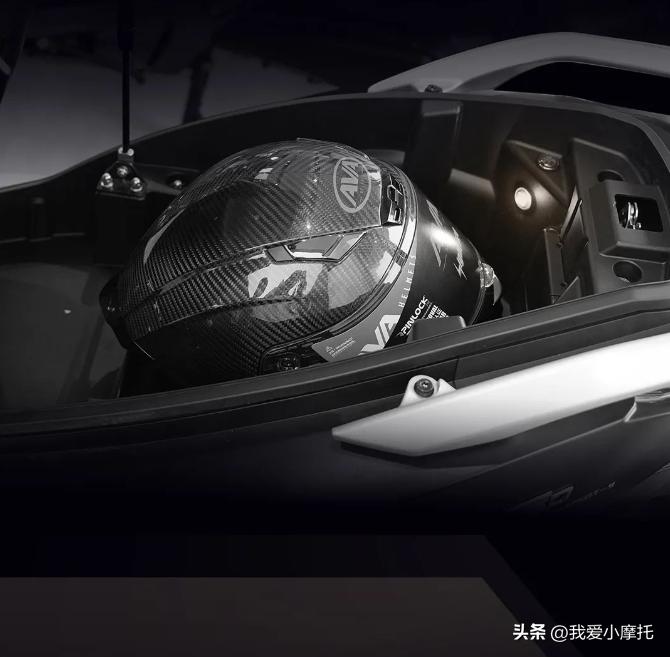 无极250gt和赛科龙2024款rt3探索版,阿普利亚srmax250与赛科龙rt3