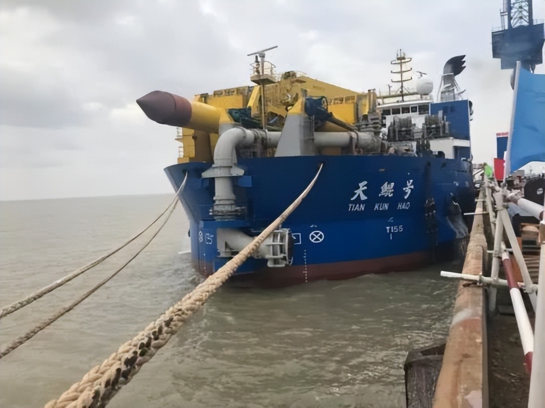 中国横沙工程领先世界，一天疏浚泥沙填满100个足球场，了不起