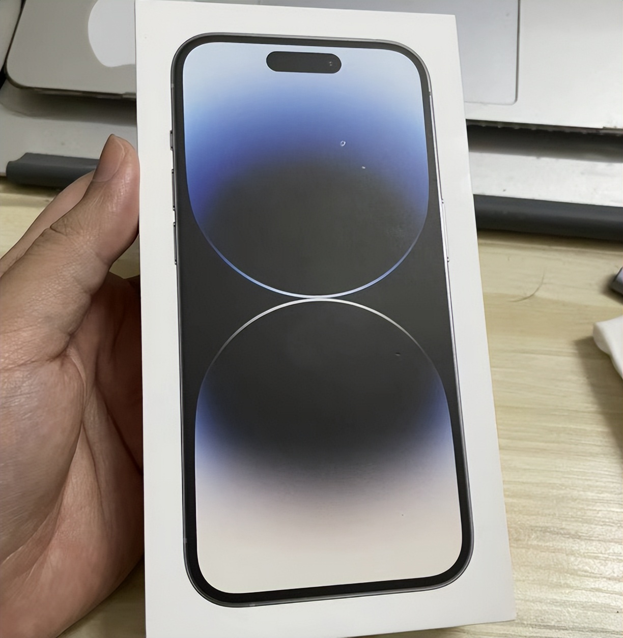 网友高价买iphone12pro,有人加价买14promax吗