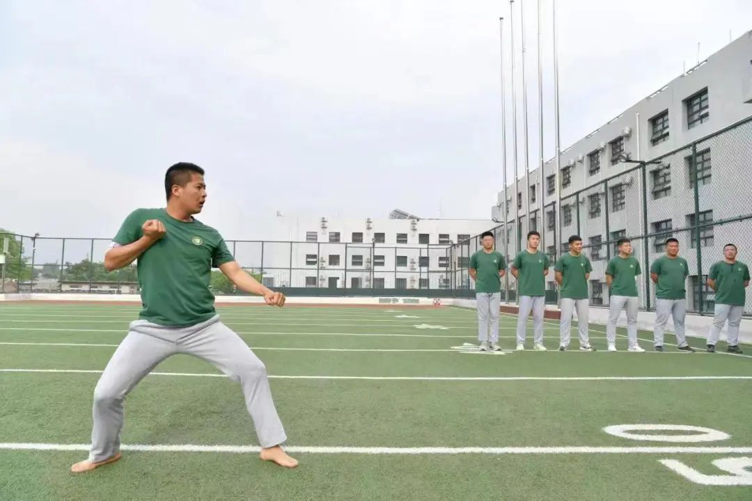 对刘畊宏的描写,刘畊宏很拽的角色