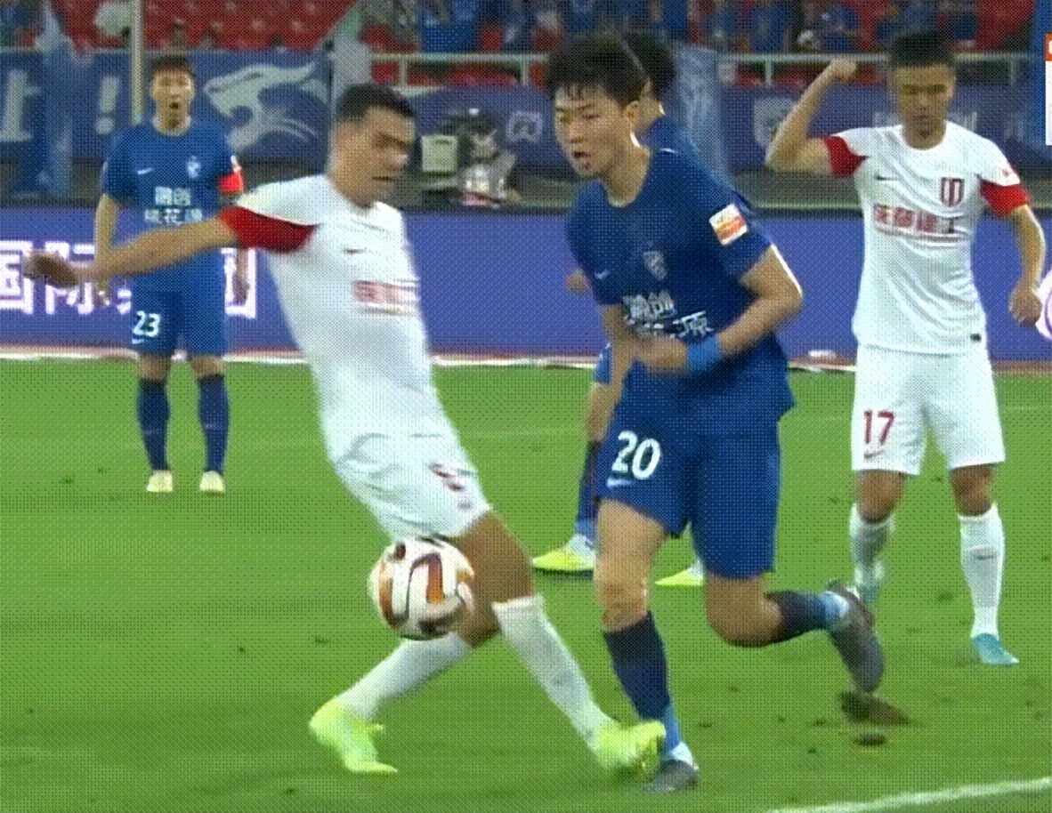 武汉三镇将对阵上海申花争议判罚,武汉三镇点球争议视频