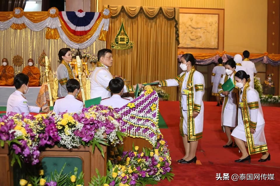 泰国公主颁发毕业证,泰国国王授予毕业证