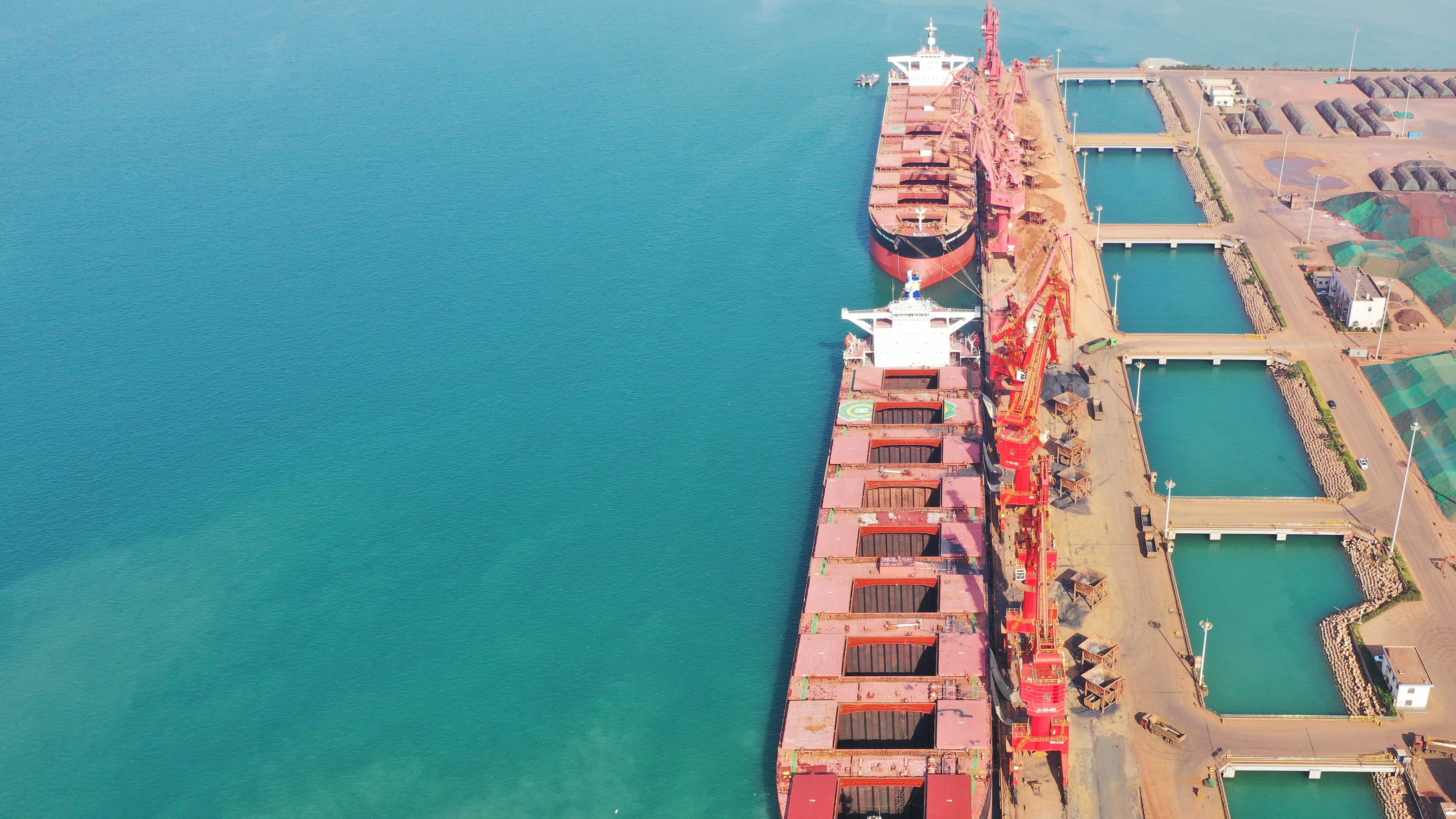 十五载芳华绽放新征程扬帆正劲江苏连云港港口股份有限公司成功上市15周年