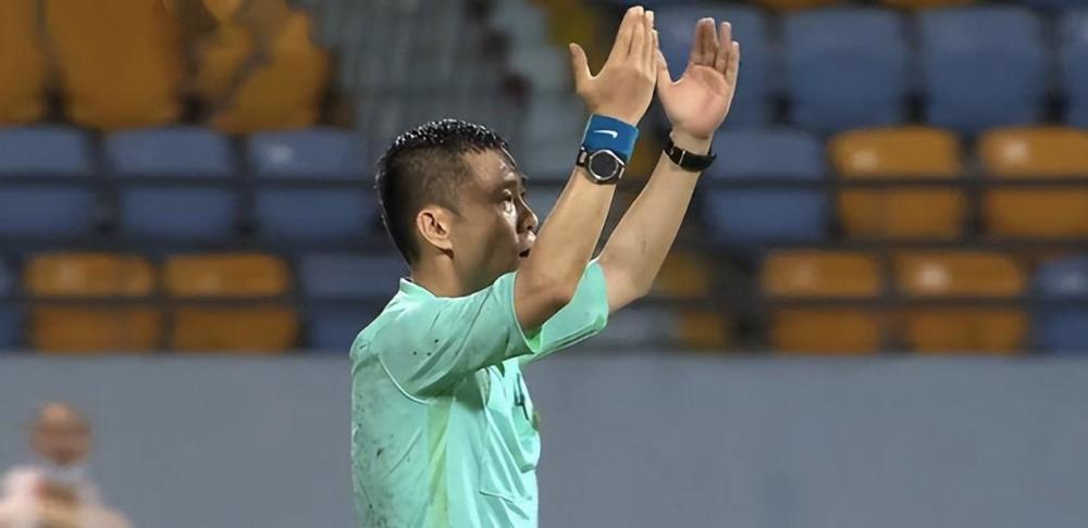 足球裁判没人敢质疑,一言难尽的赛制