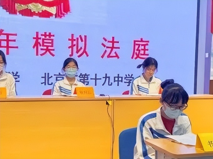 强校林立的海淀区，这所普通校凭啥在学科竞赛中”杀“出重围？