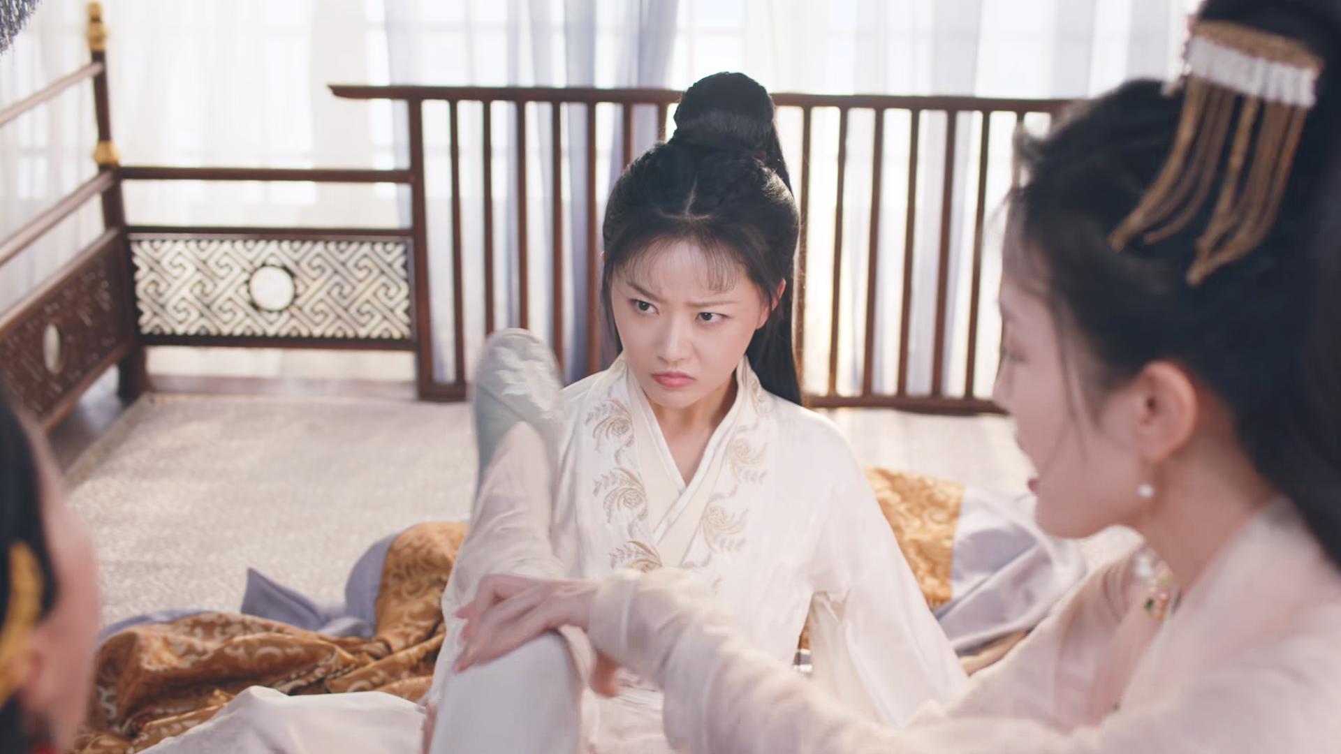 城主大人1：女子被迫穿男装当皇帝，成年后还被妃子追着要同房！