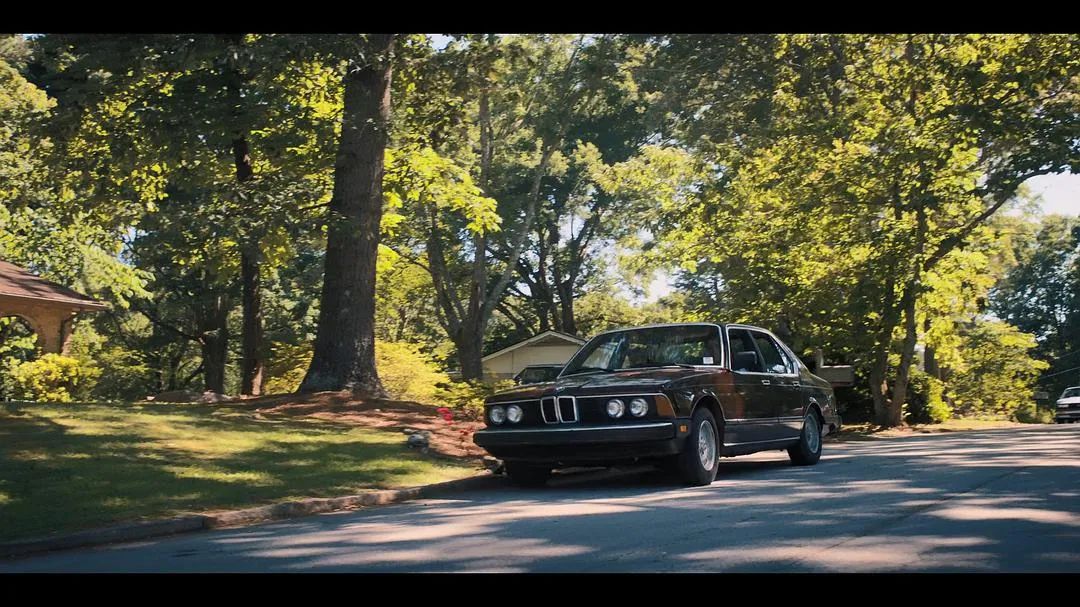 这部网飞神剧，藏着1980年代汽车工业的时泪