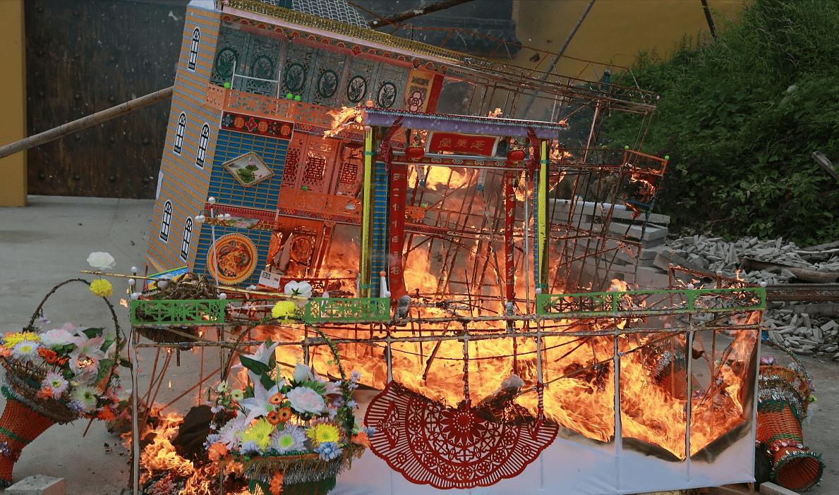 湖北老人去世烧七什么讲究,坟前烧库有讲究么