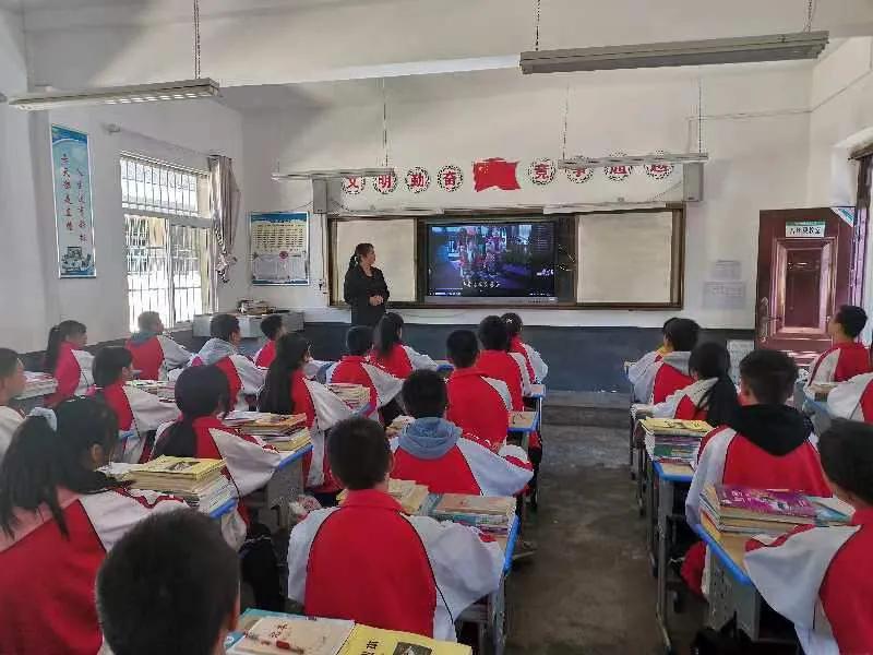 家庭教育日开展家校共育活动,小学开展立德树人家庭教育讲座