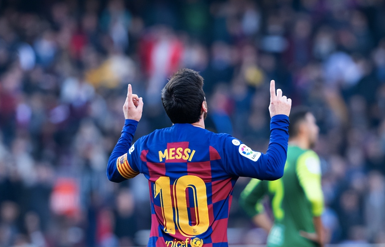 莱万单防梅西被判犯规,莱万单防梅西被吹犯规