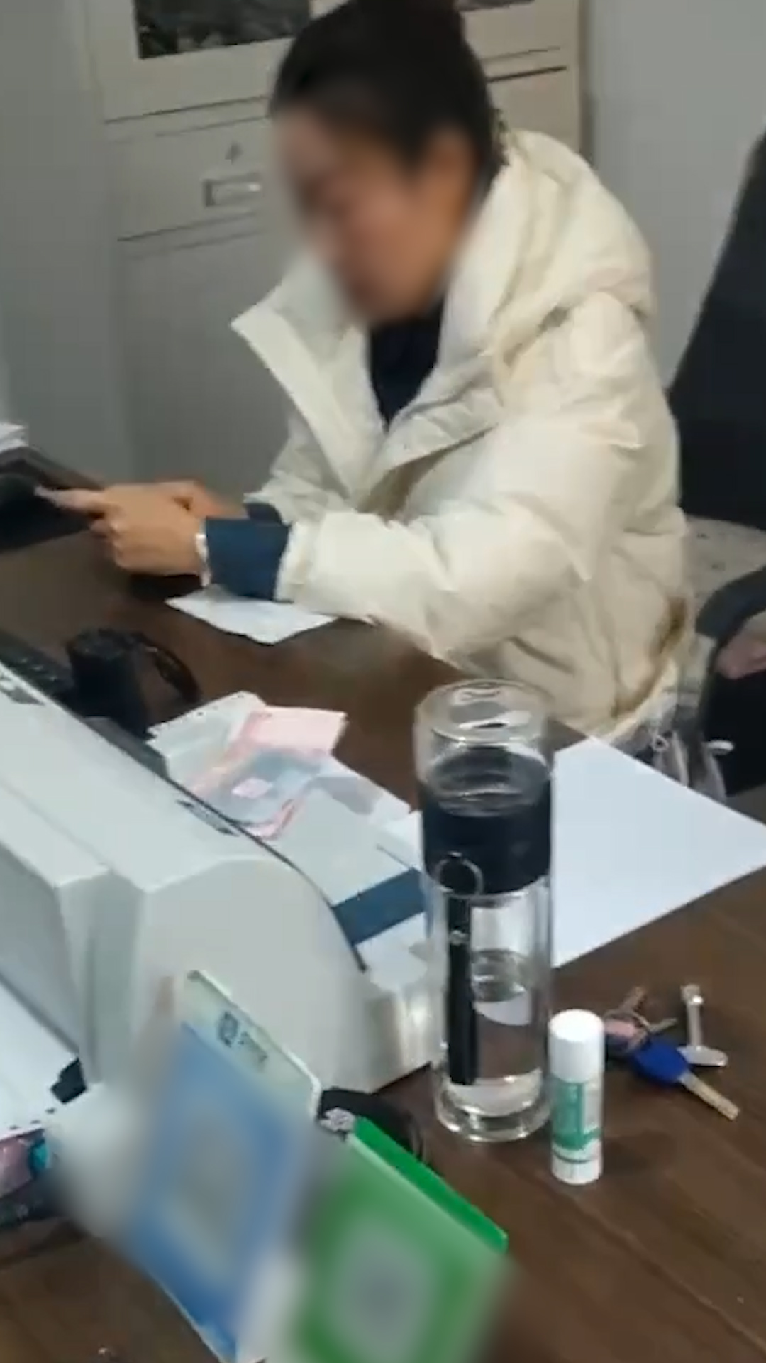 业主不交物业费物业应该怎么处理,欠物业费物业限交水电费怎么办