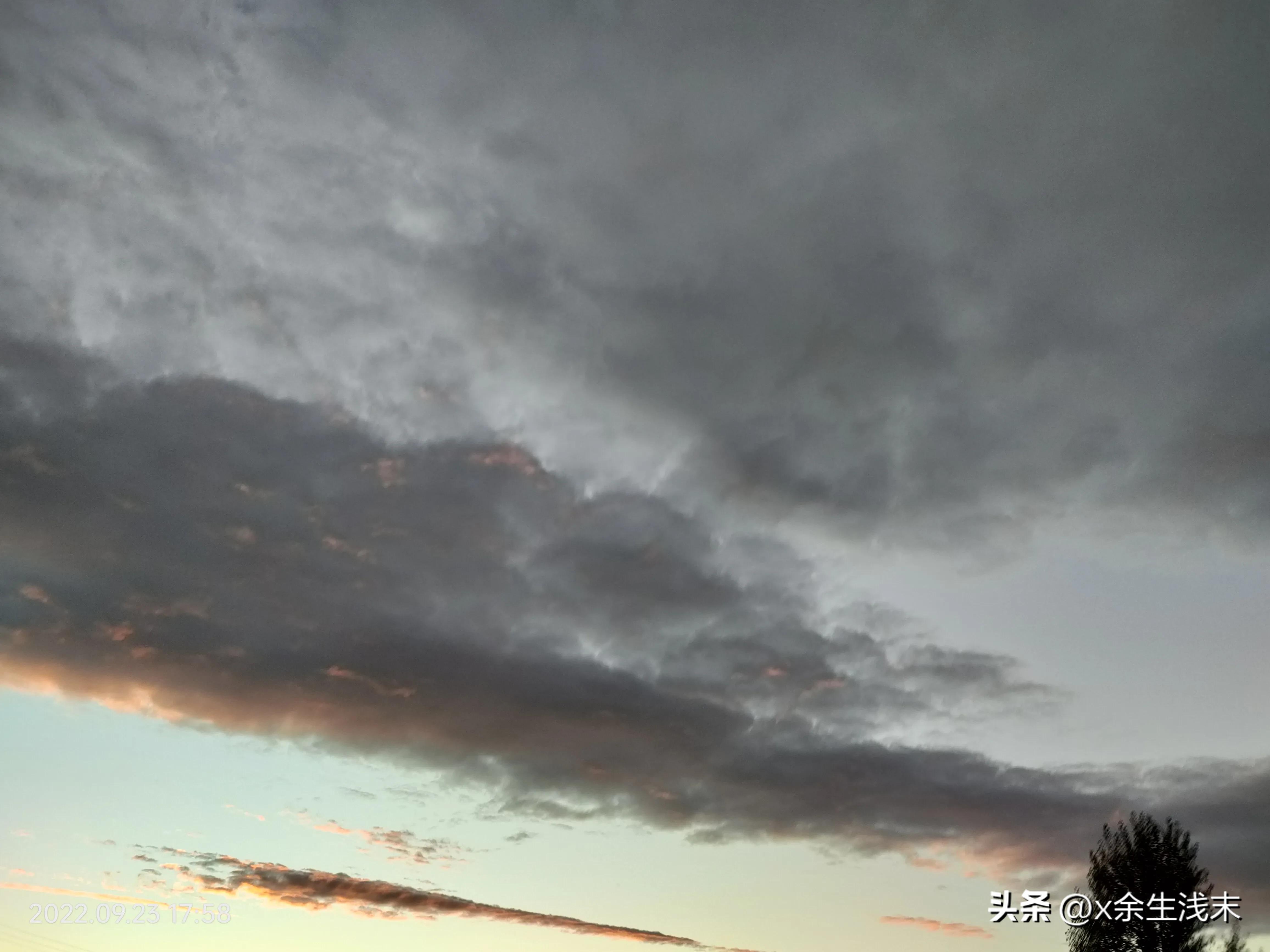 流年陌上,一抹烟火闲愁,红尘深处,惟愿时光清简,岁月静好