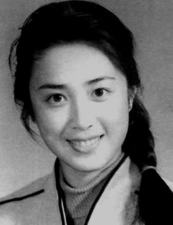 傅艺伟的情感史,傅艺伟几次婚姻