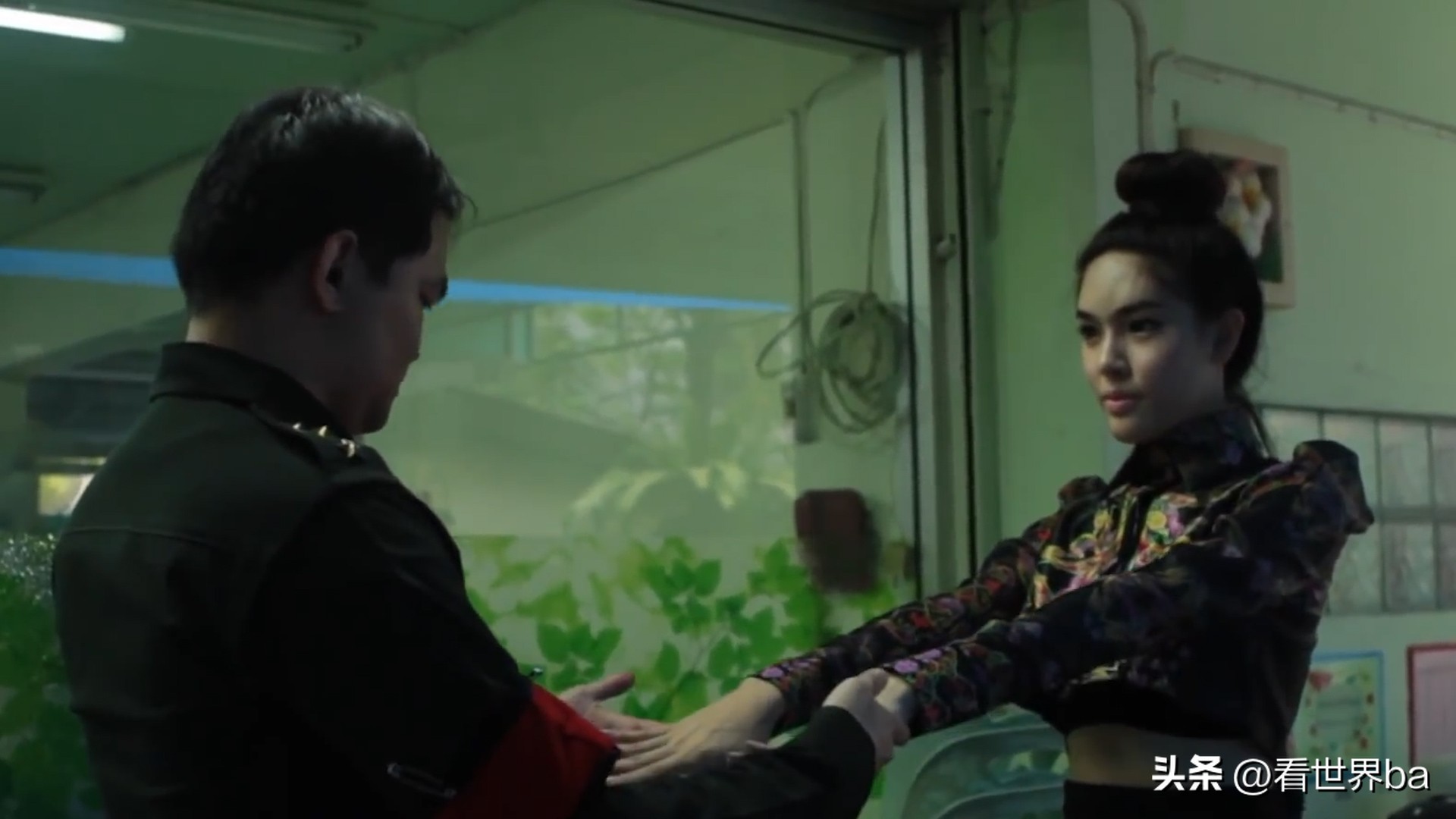 泰国变性皇后参加征兵,泰国皇后服兵役