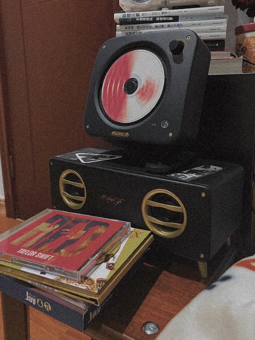 用cd机听歌和手机有区别么,用cd机听歌好还是用电听好