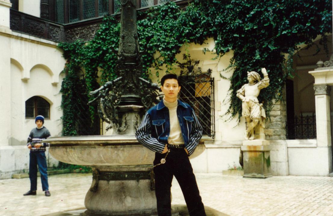 罗中旭眼睛受伤的照片,罗中旭视网膜