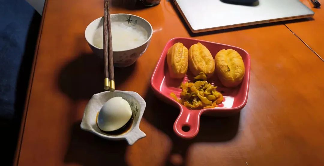 网课第一天，老母亲忙到窒息，除了工作啥都干了