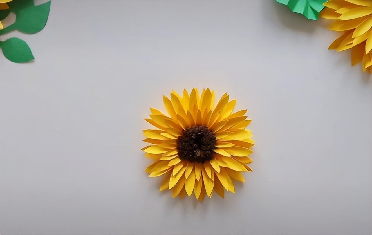 一款适合挂墙上的向日葵纸花