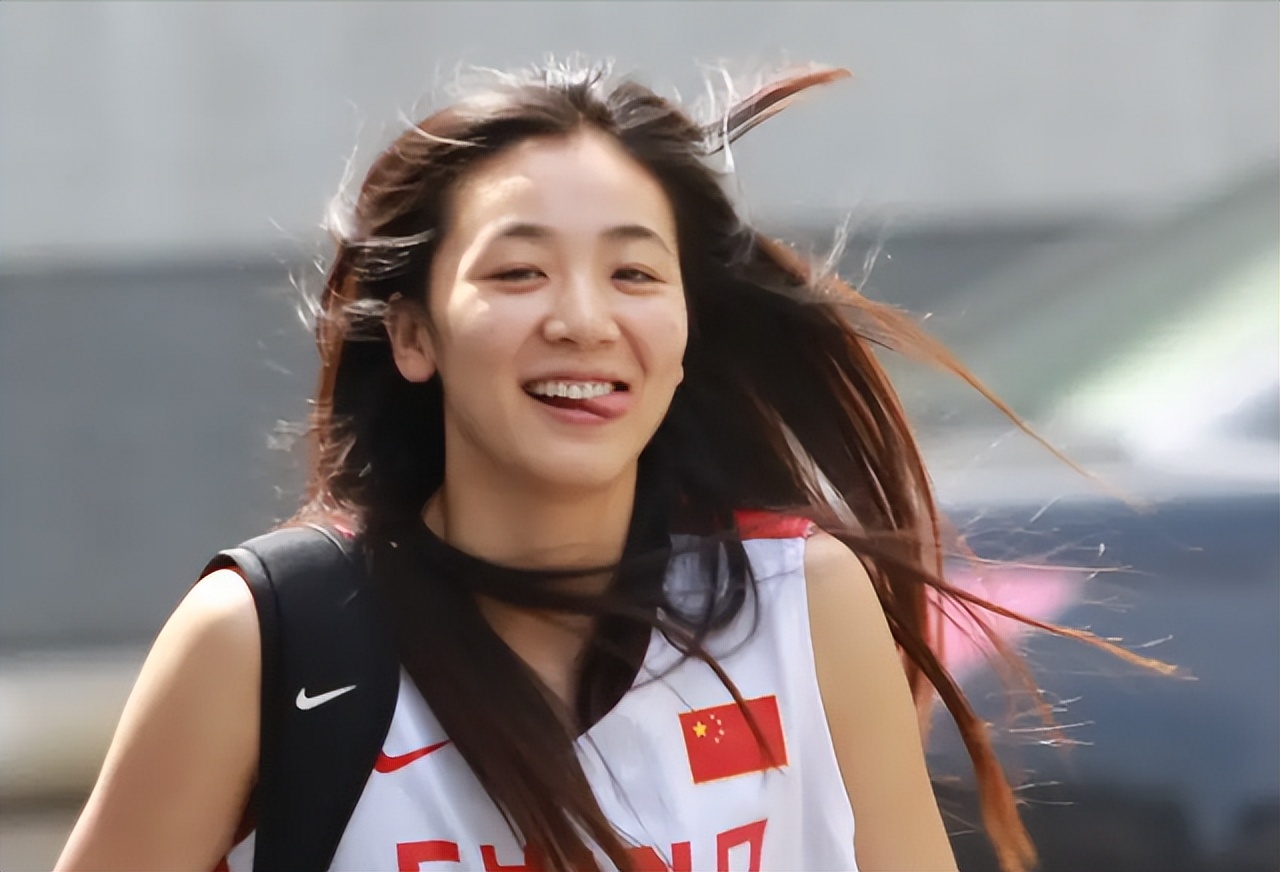 女篮颜值天花板李梦,女篮王思雨成长之路