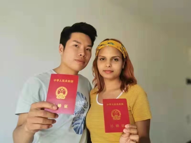 老外看贵州村超联赛足球,外国人看贵州村超足球