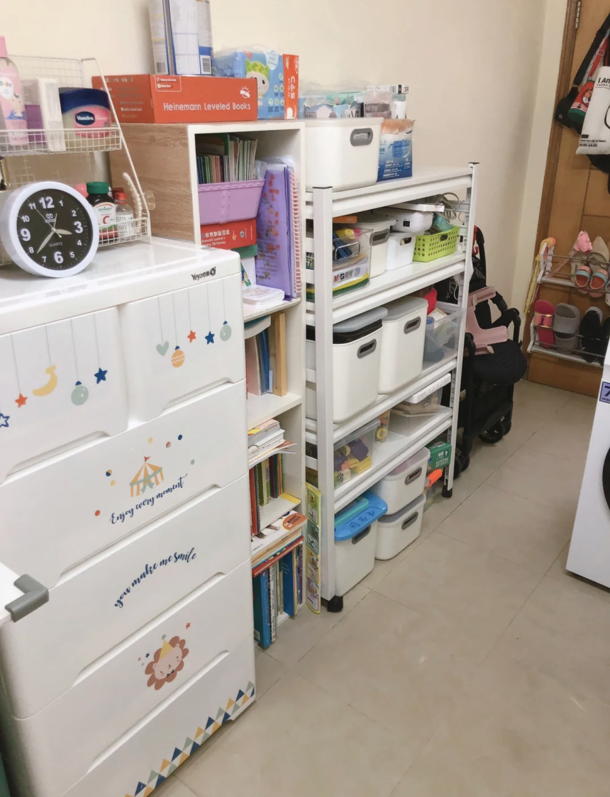 香港一家三口住20平,生活在香港令人窒息劏房