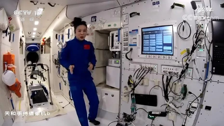 王亚平水球实验原理,王亚平水球开花原理