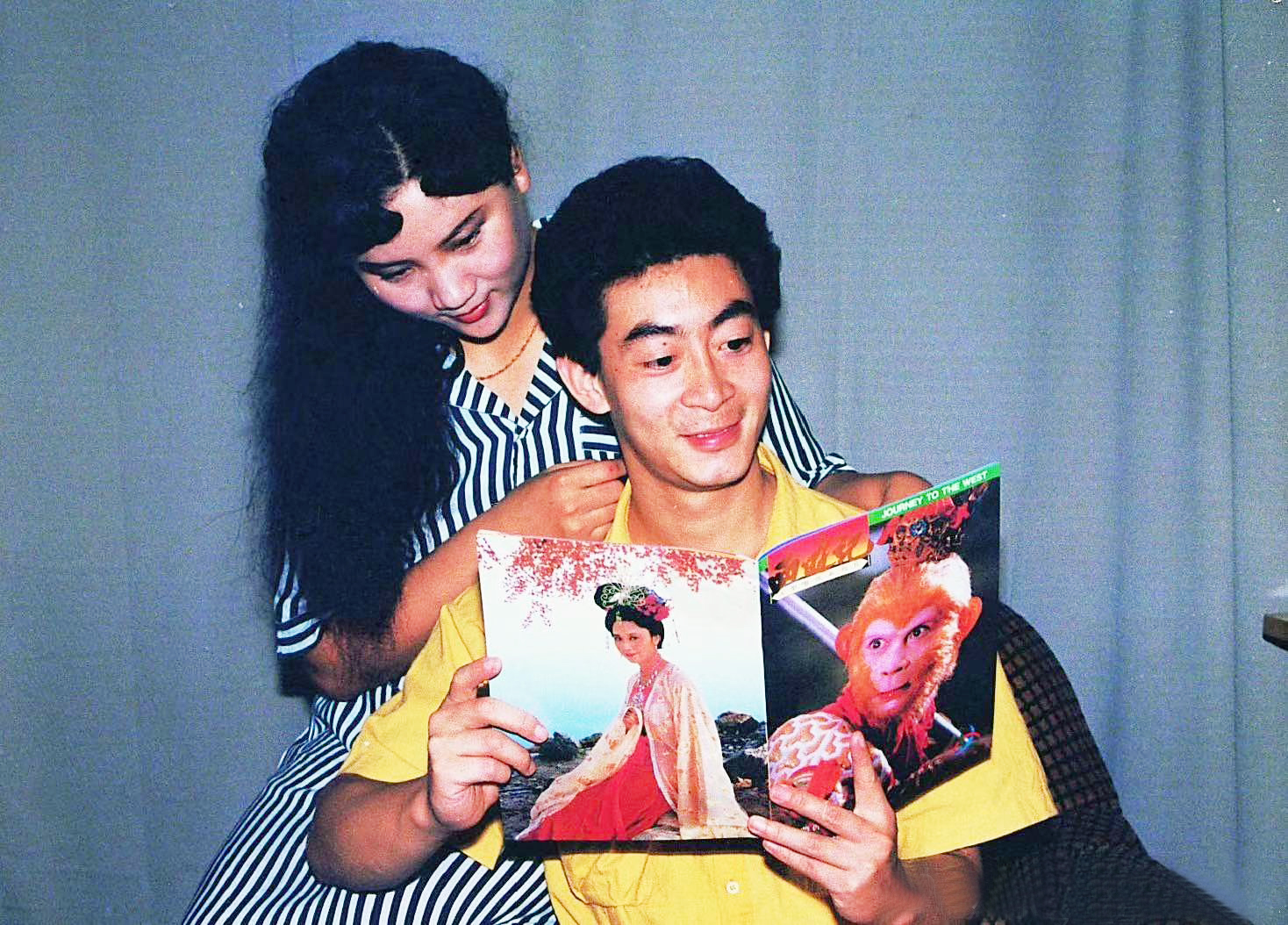 六小龄童和妻子一起出演西游记,六小龄童拍西游记和谁谈恋爱