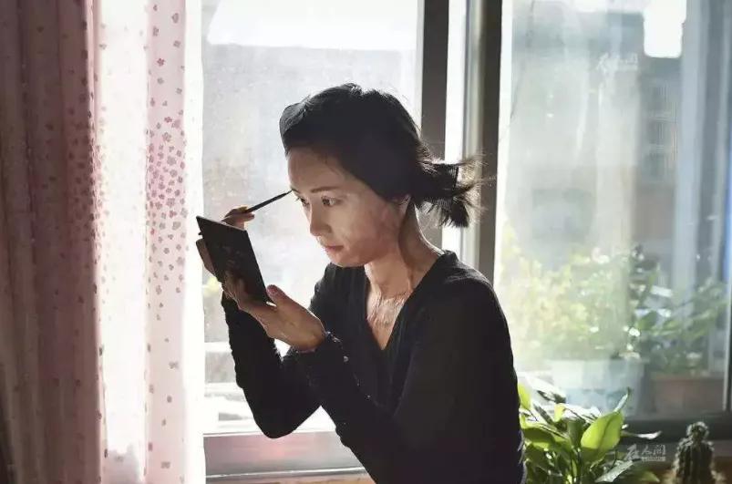 周岩毁容后图片,被毁容的周岩近照