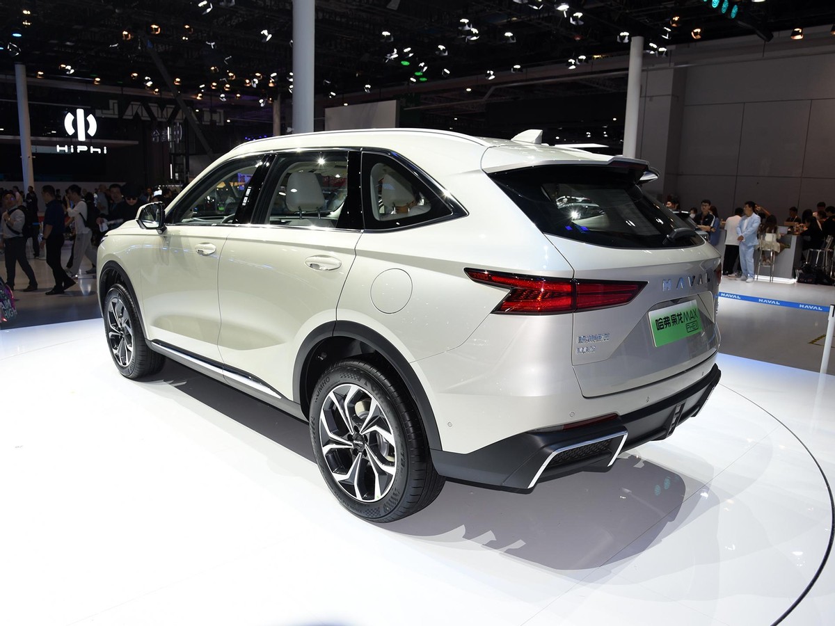 哈弗枭龙max空间宽敞智能配置丰富,哈弗枭龙max4驱