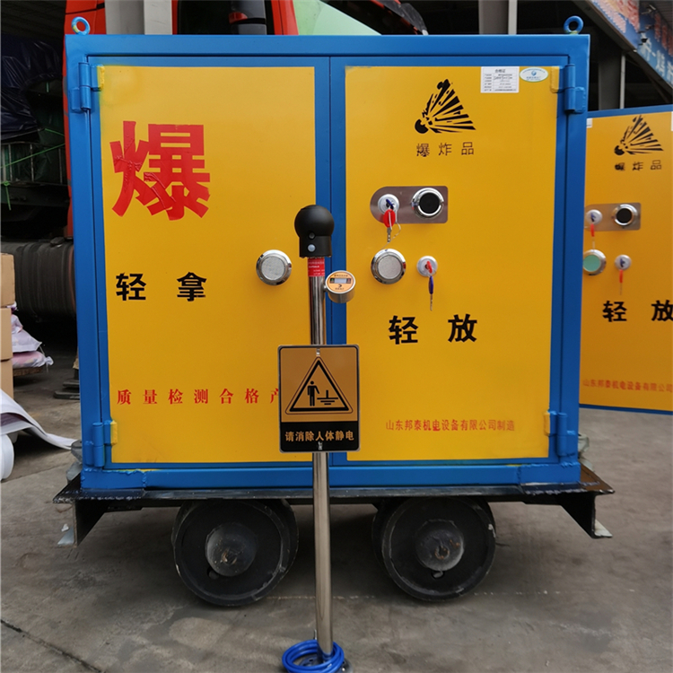 井下运输爆破物品牵引车,井下防爆危险品运输车