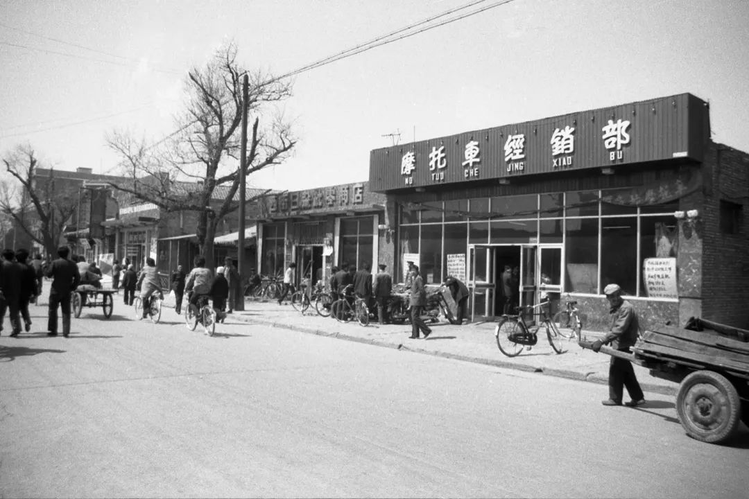 钟楼前的杂货店、东街卫生院，我有两个故事