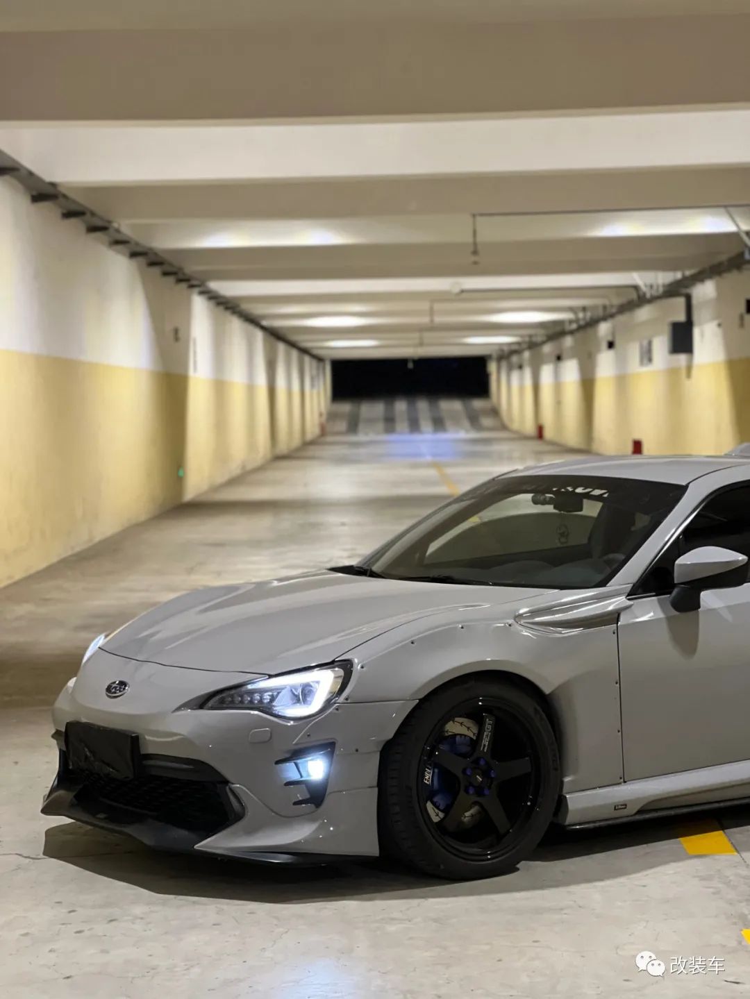 宽体竞技风斯巴鲁BRZ,玩着玩着玩出了一家改装店?