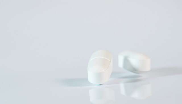 得了新冠可以吃喉痛灵片吗,新冠发烧可以吃西替利嗪吗