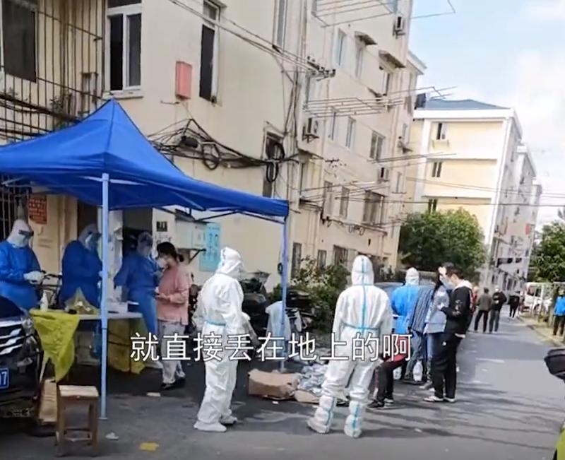 上海女子质疑发药原视频,上海女子质疑发药