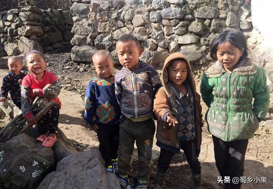 网红利用凉山彝族人“卖惨”，消费网友爱心，乱象该如何整治？