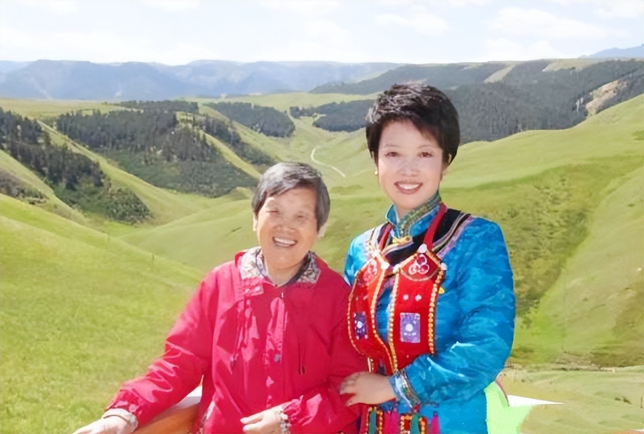 央视主持人黄薇的故事,央视主持人黄薇朗诵