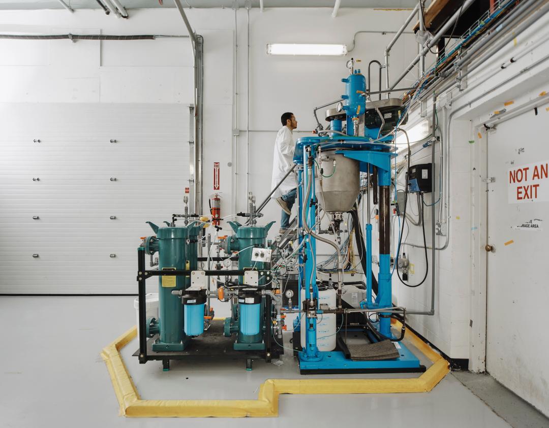 MIT蒋业明参与创办建材公司，用电化学手段打造“电解水泥”