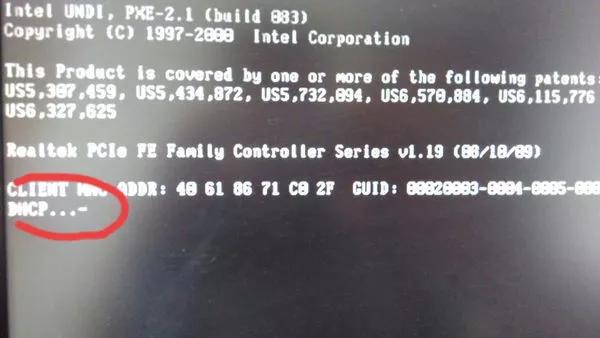 电脑启动有一个小棍在转,电脑开机有个小杠