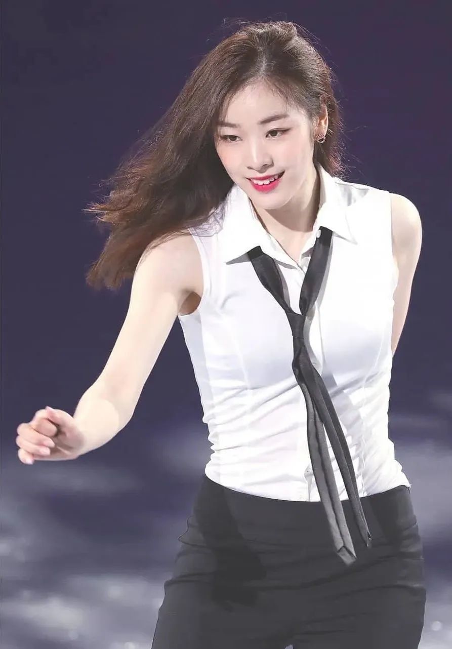 32岁韩国一姐下嫁小5岁爱豆！仙女造型惊艳网友：我的青春嫁人了