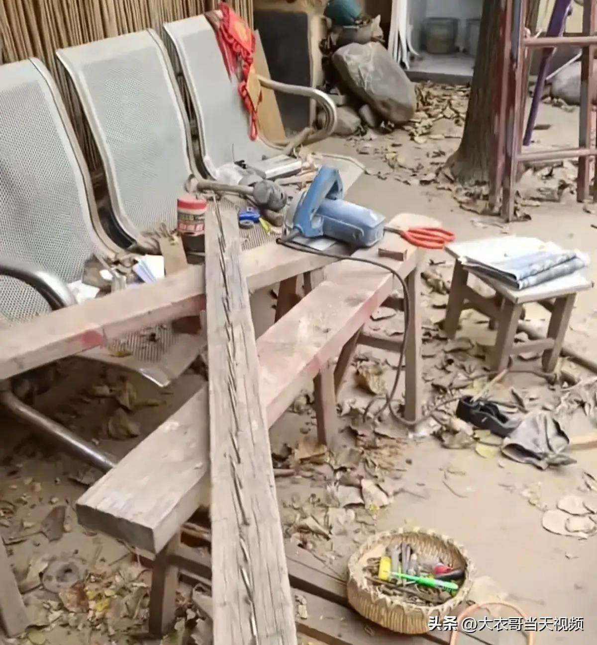 大衣哥被粉丝吓的视频,大衣哥砸门视频