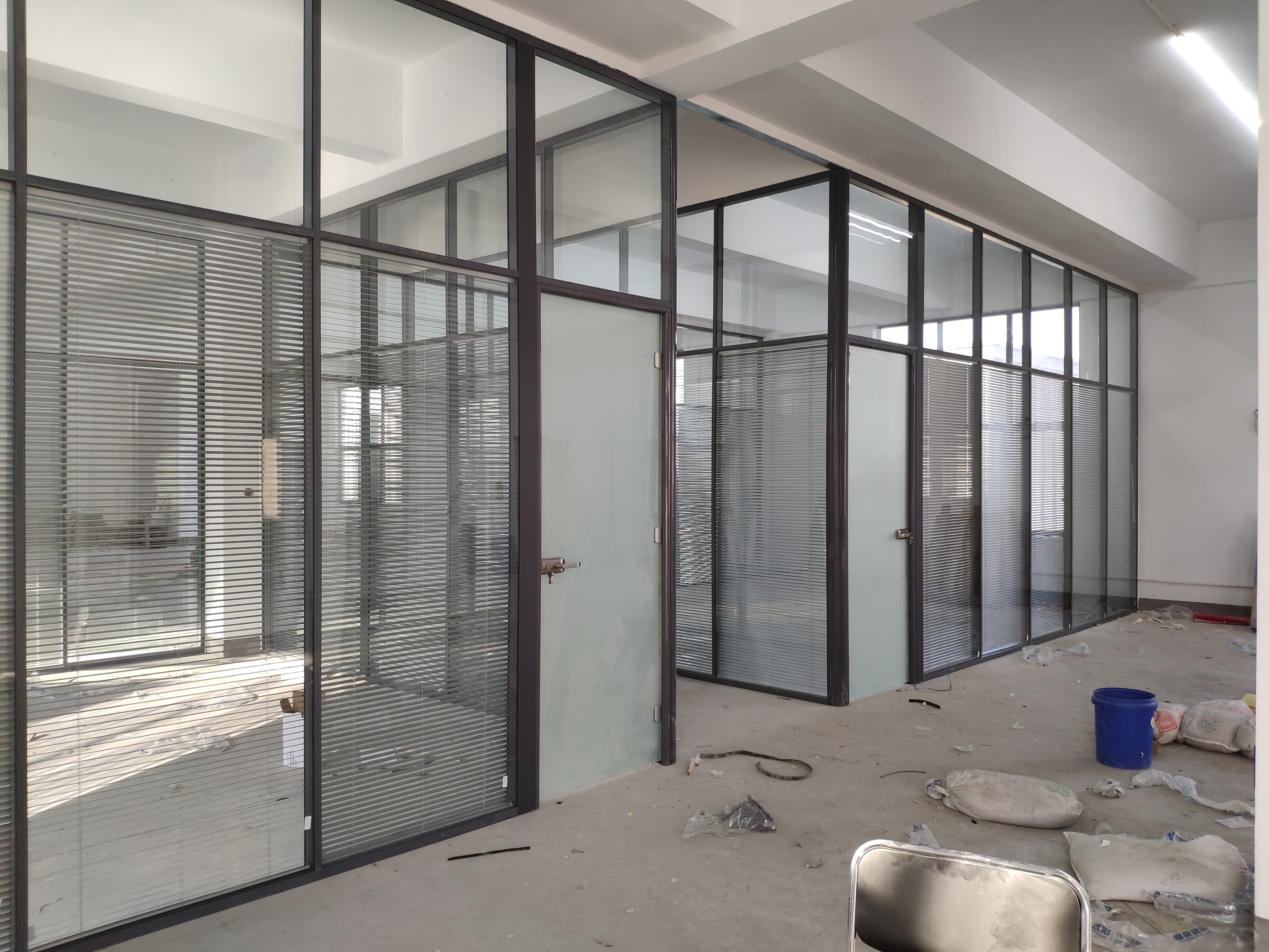 浴室玻璃隔断安装,玻璃隔断安装指南