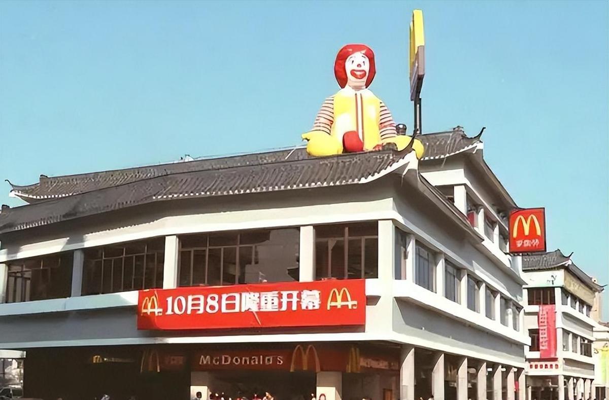 30个老照片记录女子与洋人*片鸦**烟枪下的白日梦