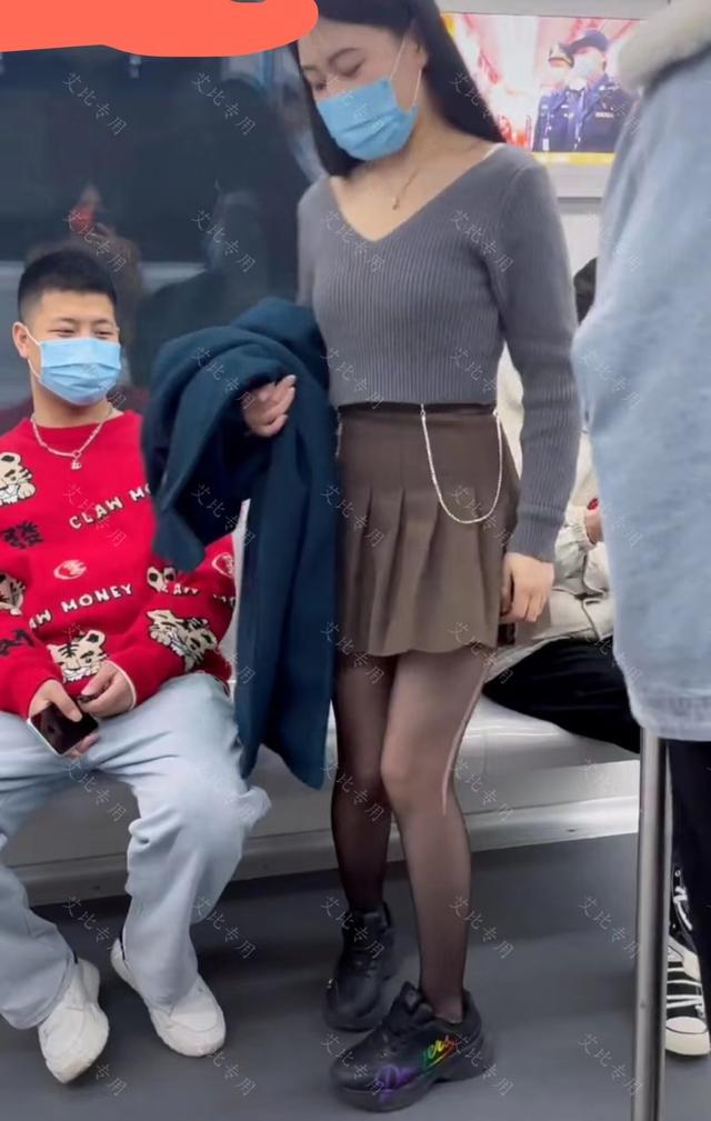 濂冲瓙鍦伴搧涓濊闉嬭韪㈣蛋鍚庣画,濂冲瓙鍦ㄥ湴閾佽鍒掔牬琛ｆ湇