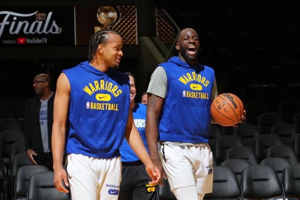 1346万，恭喜勇士！被雪藏了两年，库里身边，你成科尔的秘密*器武**