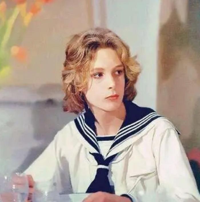 “世界第一美少年”，15岁被谣传死亡，美是原罪？今67岁白发飘飘