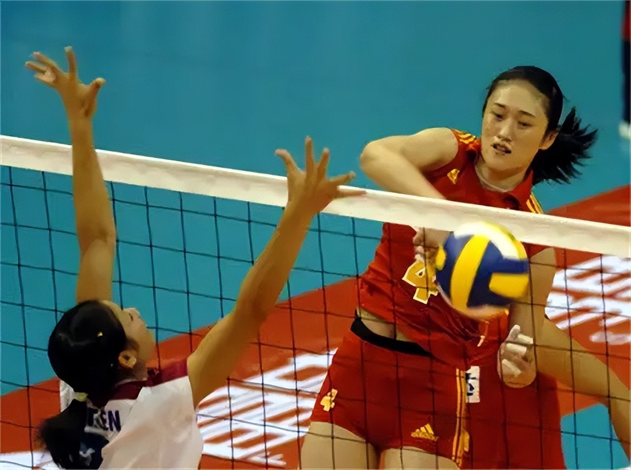 女排名将刘亚男：体坛生涯有泪，因2斤毛豆嫁给帅哥，婚姻幸福