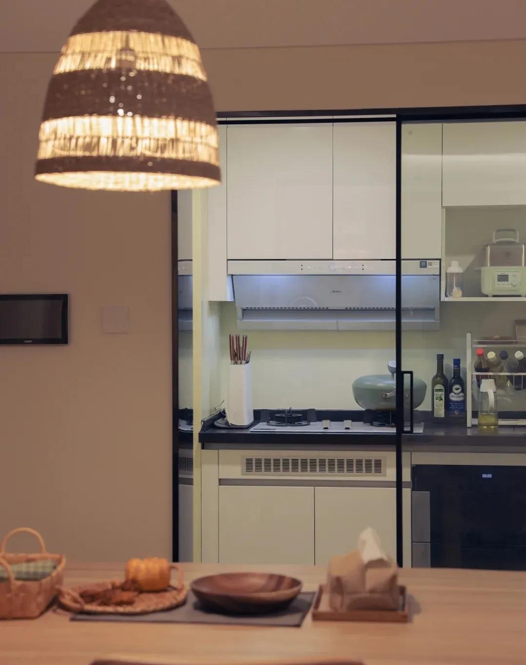 女子晒自家装修让人哭笑不得,女子晒出装修了一半的房子