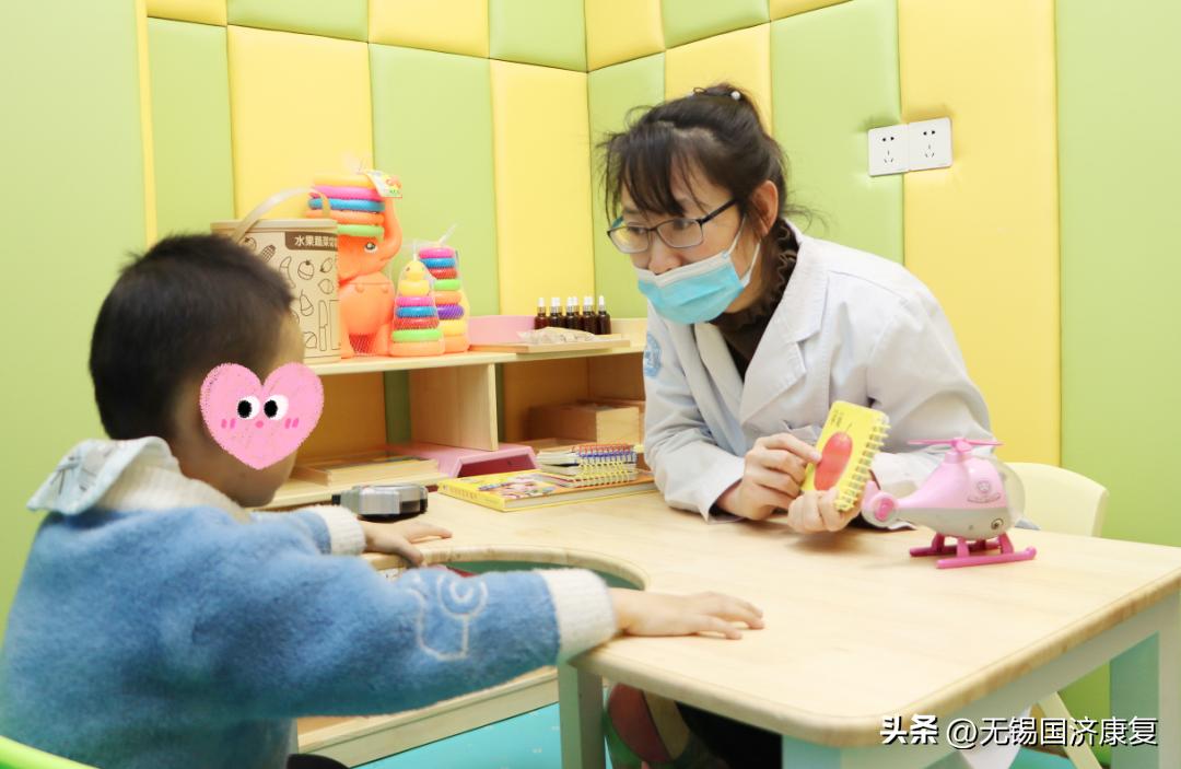 说话晚发音不标准,语言发育迟缓吐字不清晰挂什么科